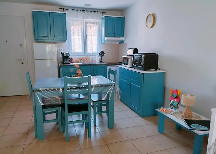 בית נופש Mini 200 M De La *